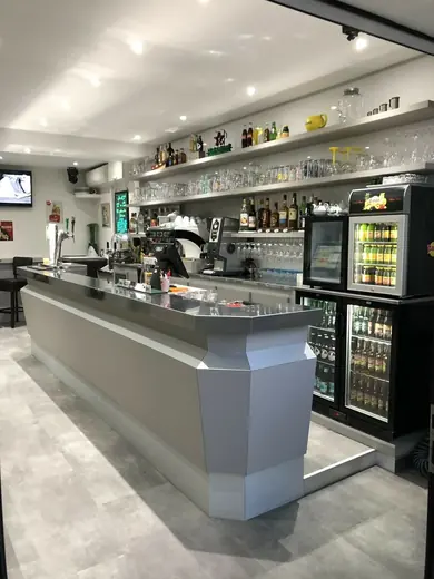 Comptoir de bar — réalisation Art & Menuiserie