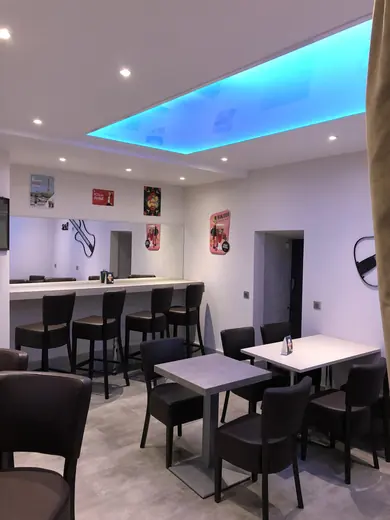 Aménagement complet d'un bar réalisé par Art & Menuiserie