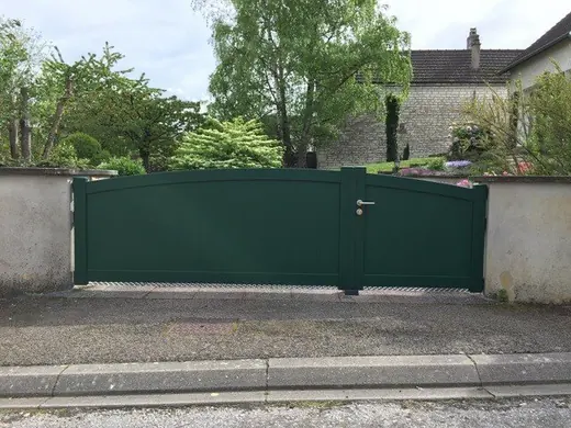 Portails & garde-corps — réalisation Art & Menuiserie dans l'Yonne